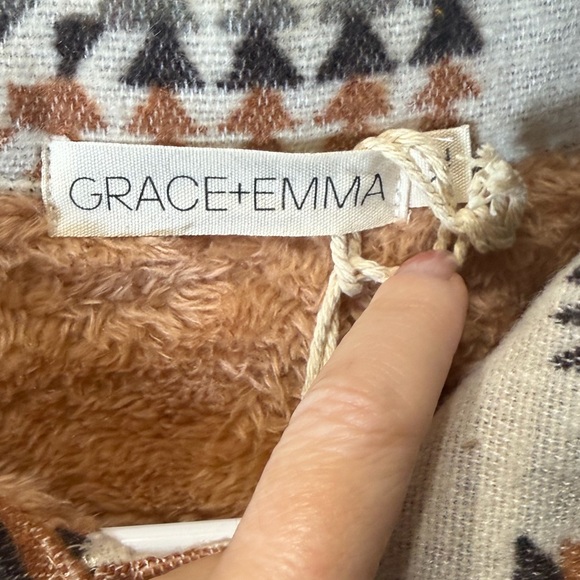 🚨 NWT Grace & Emma Fringe Jacket - Picture 5 of 12